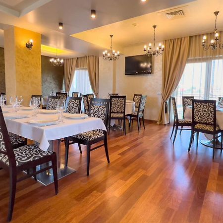 Hotel Tolea Тырговиште Экстерьер фото
