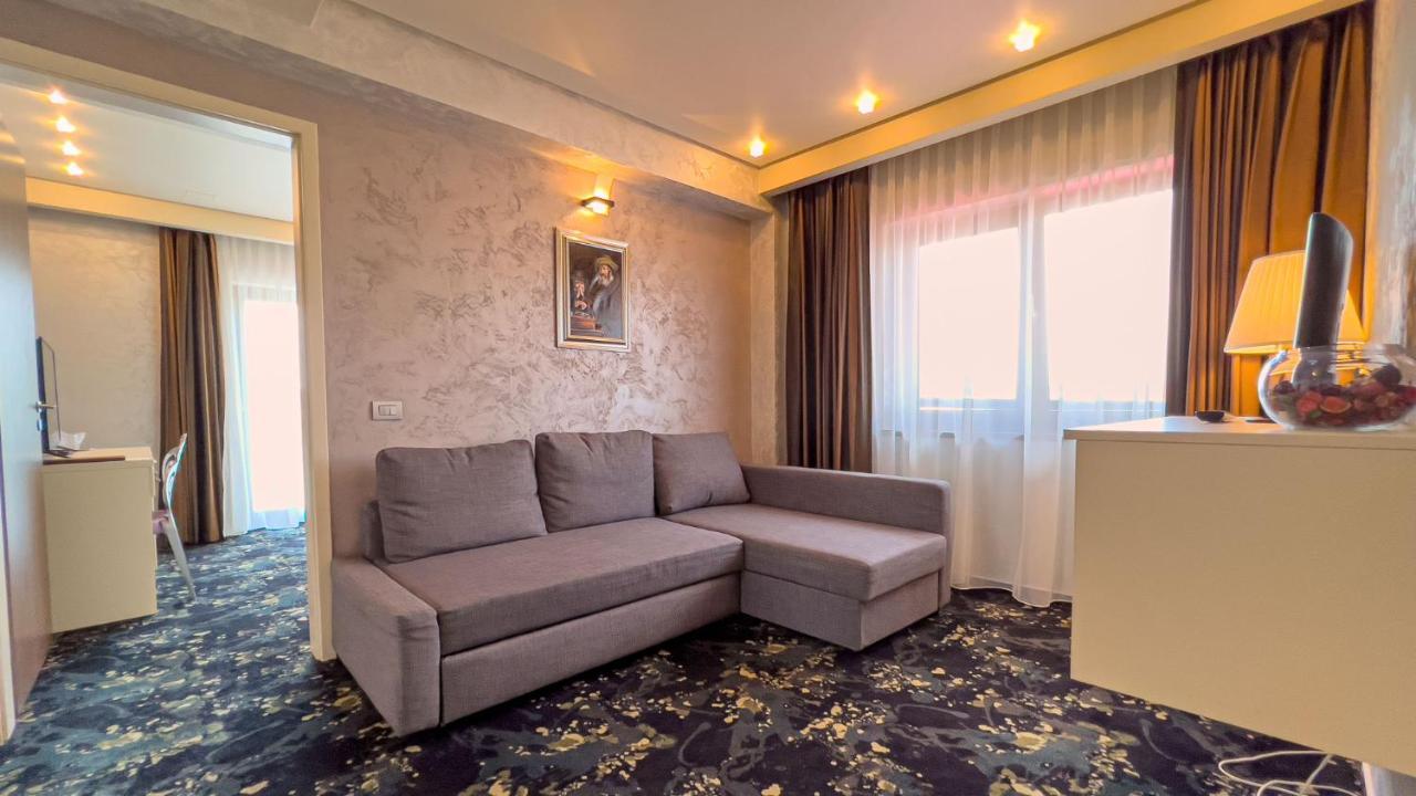 Hotel Tolea Тырговиште Экстерьер фото
