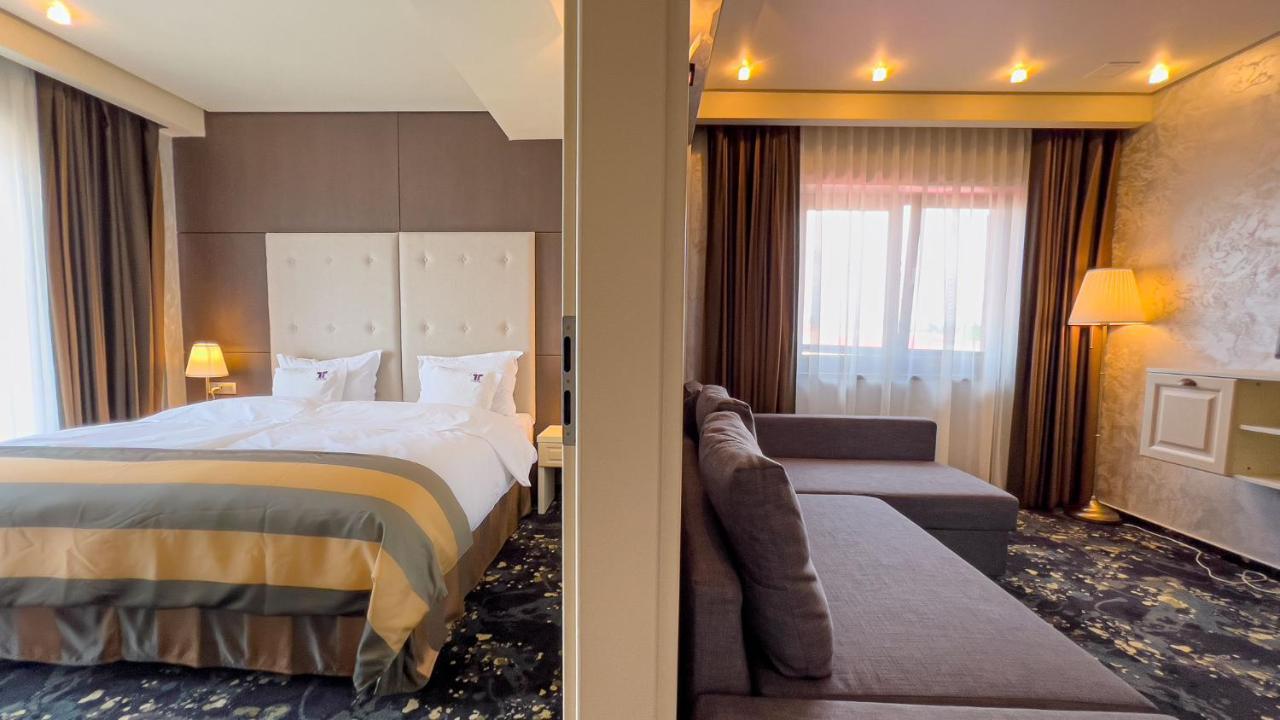 Hotel Tolea Тырговиште Экстерьер фото