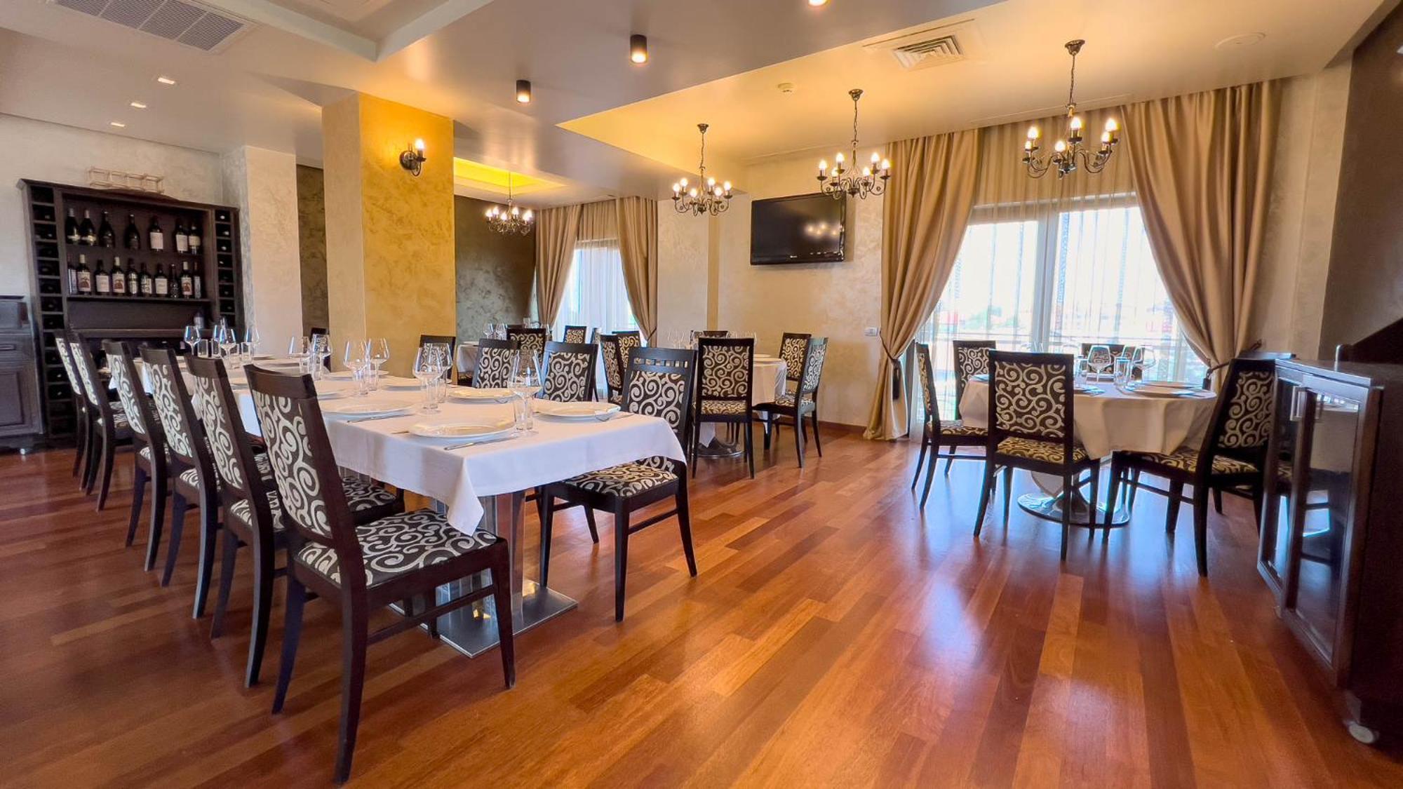 Hotel Tolea Тырговиште Экстерьер фото