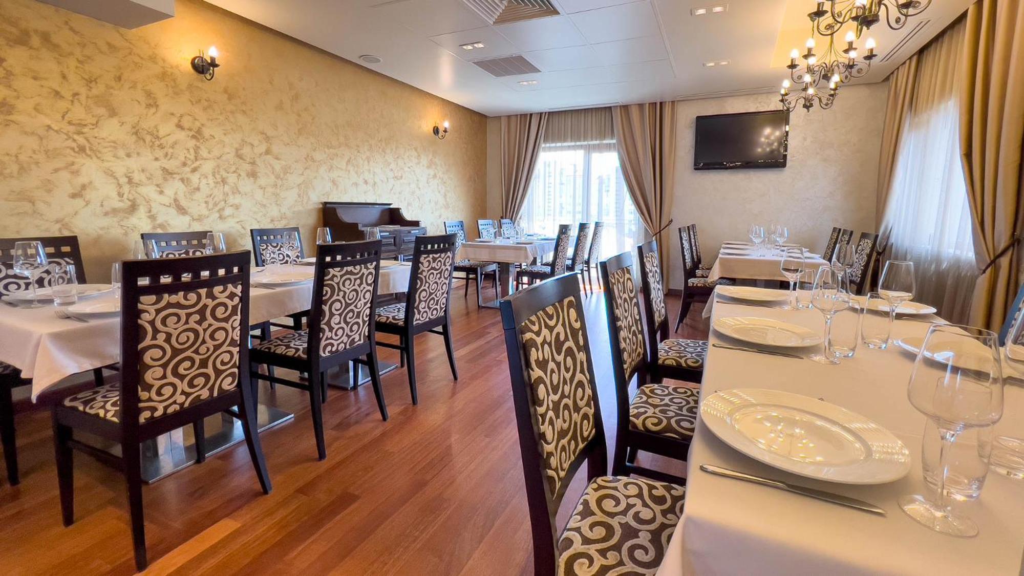Hotel Tolea Тырговиште Экстерьер фото