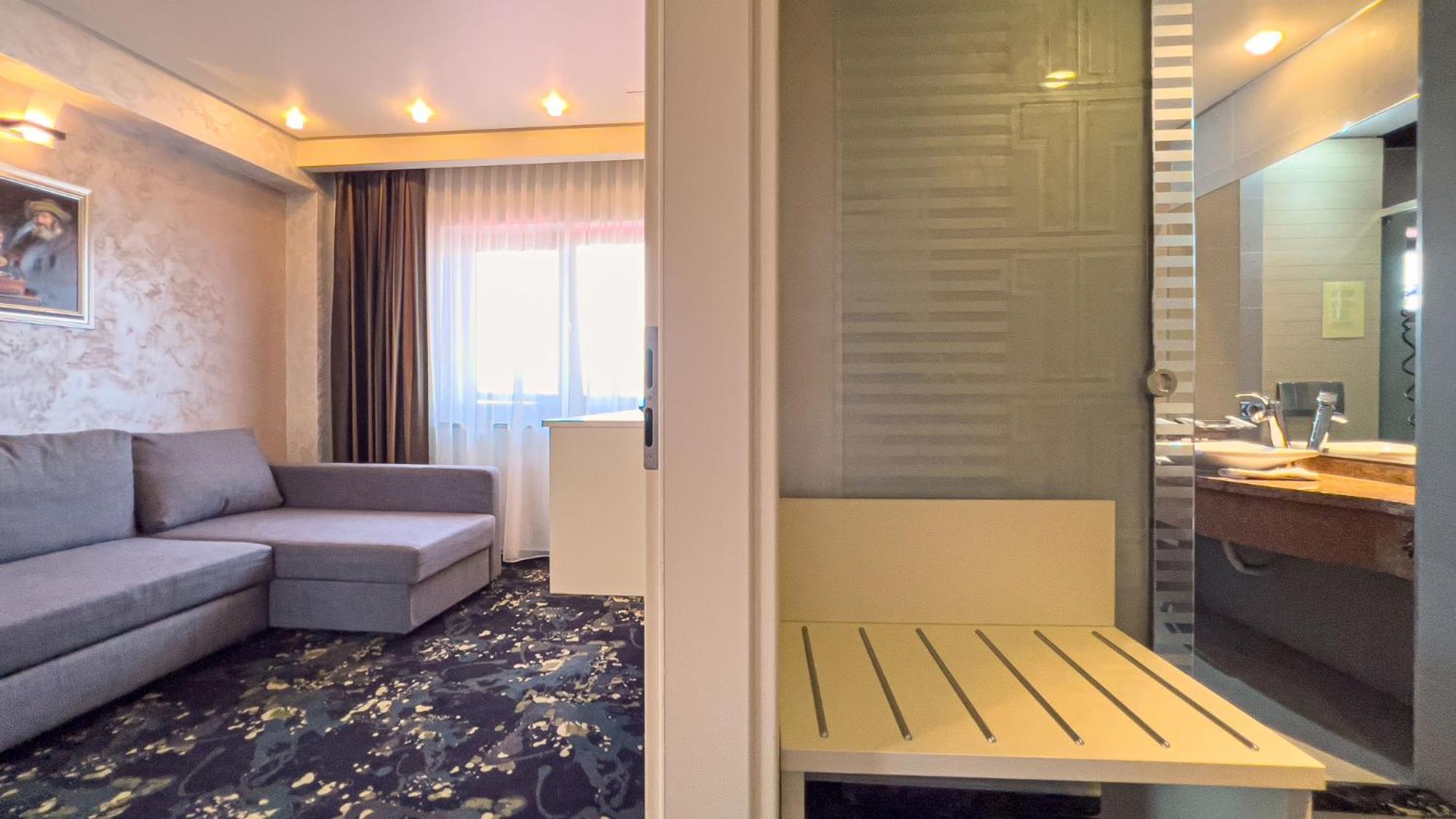 Hotel Tolea Тырговиште Экстерьер фото