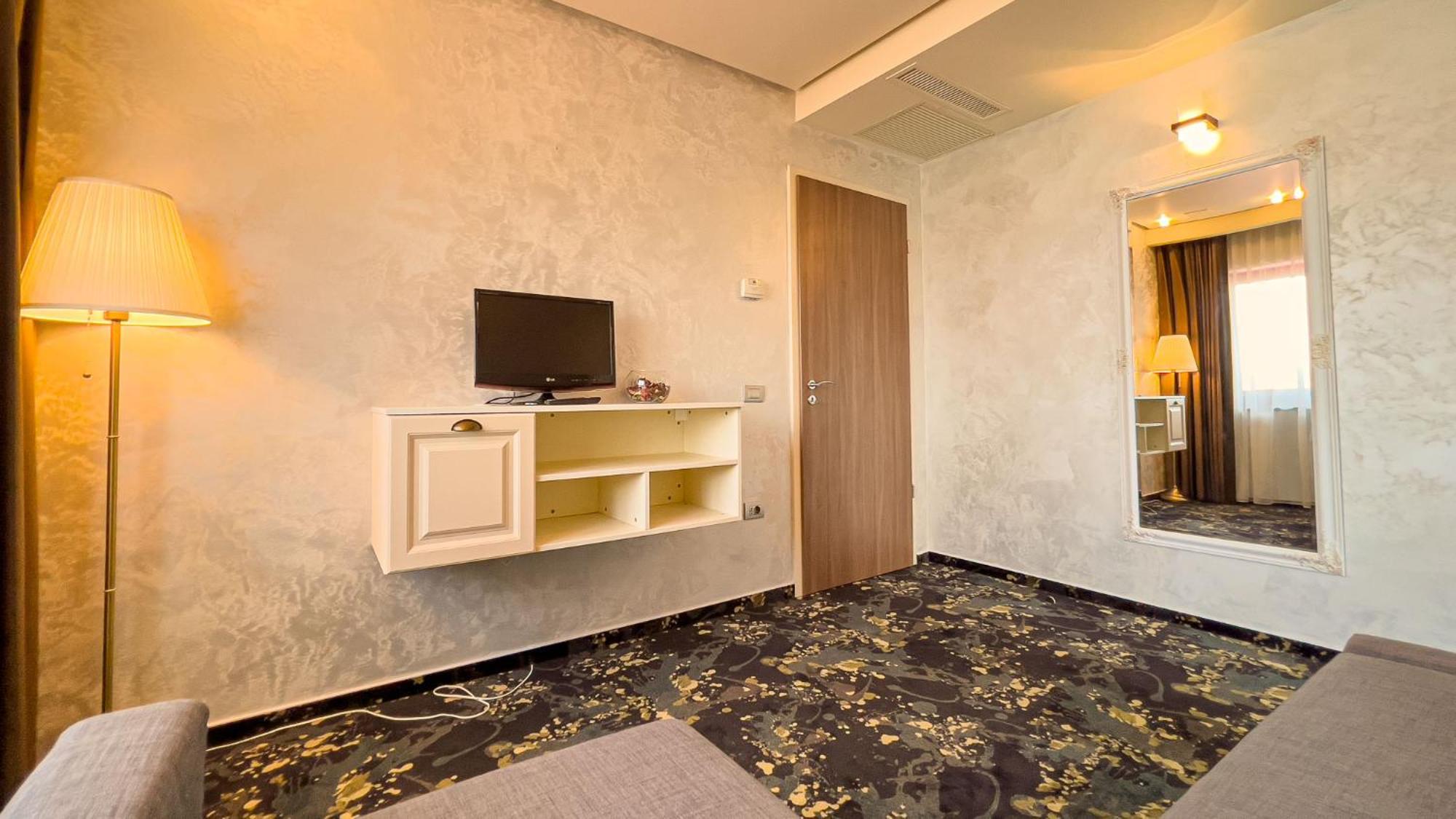 Hotel Tolea Тырговиште Экстерьер фото