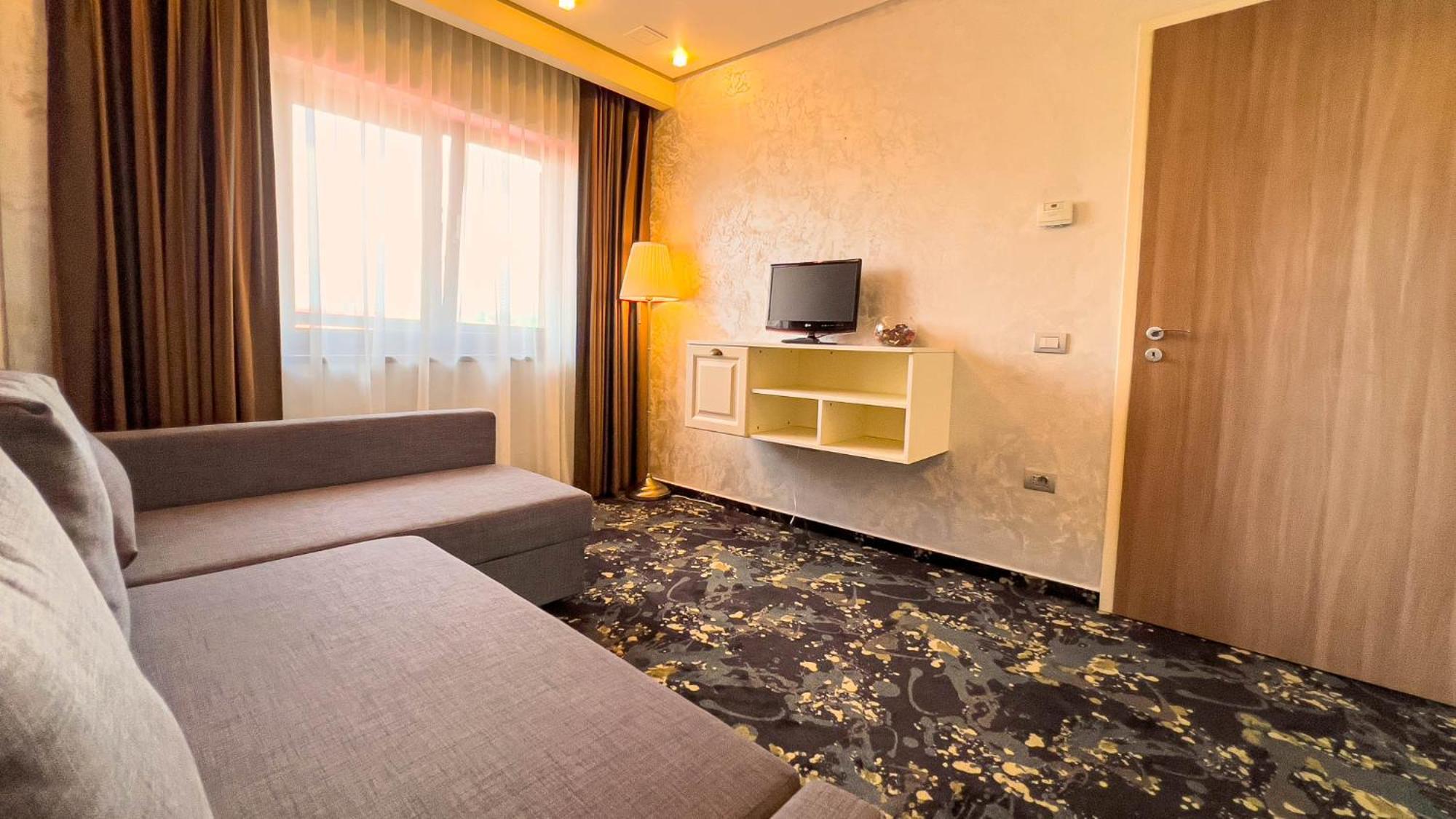 Hotel Tolea Тырговиште Экстерьер фото