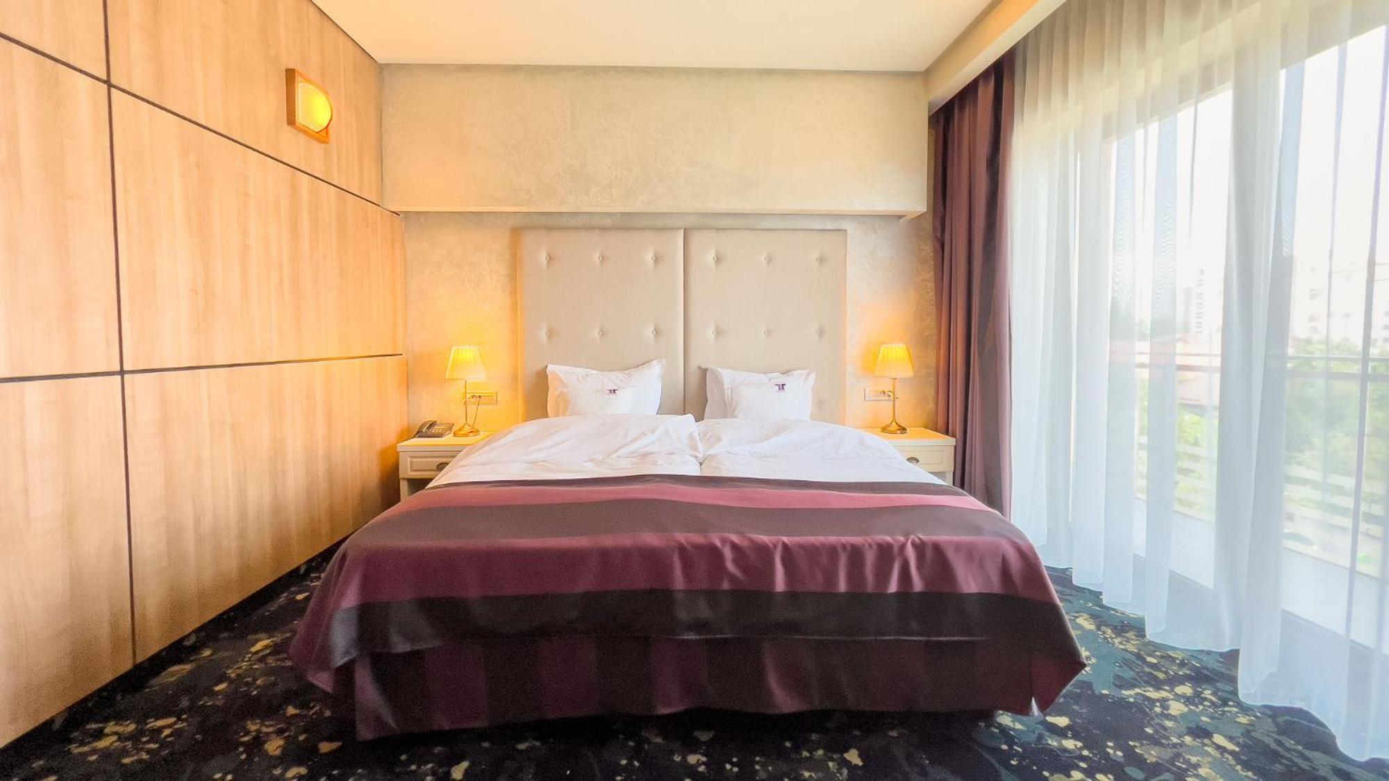 Hotel Tolea Тырговиште Экстерьер фото