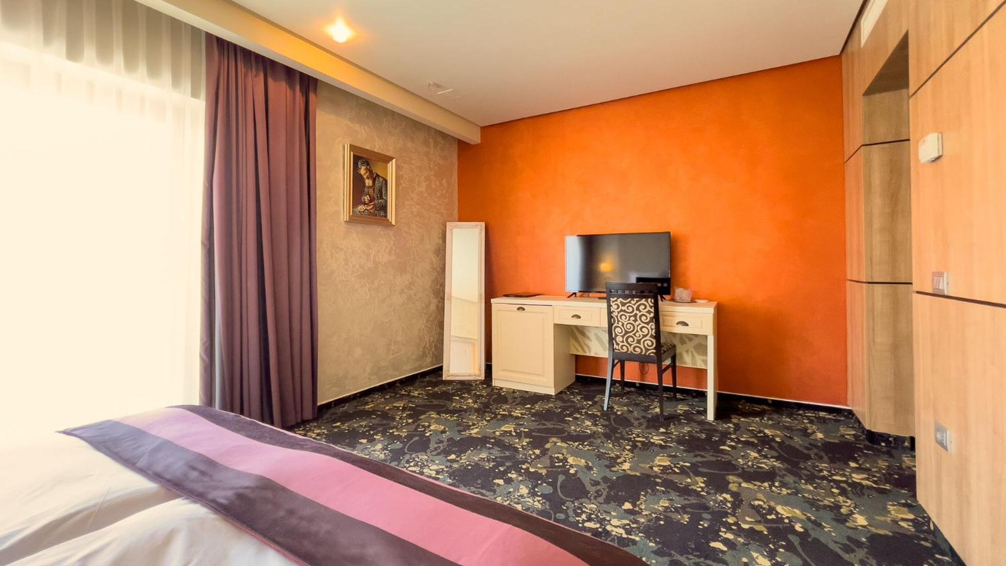 Hotel Tolea Тырговиште Экстерьер фото