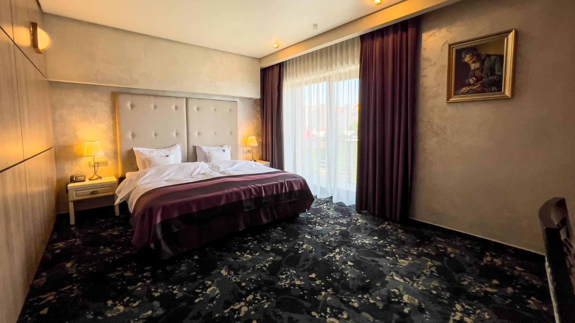 Hotel Tolea Тырговиште Экстерьер фото